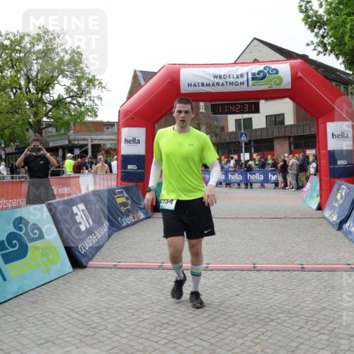 10.05.2026 - 8. Wedeler Halbmarathon Yannick Fuchs http://msf.ph/oto/9728387 10.05.2026 11:42:29 Ziel 2134 meine-sportfotos.de