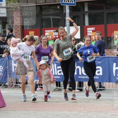 10.05.2026 - 8. Wedeler Halbmarathon Yannick Fuchs http://msf.ph/oto/9728407 10.05.2026 11:42:36 Ziel 458, 581, 589, 2035 meine-sportfotos.de