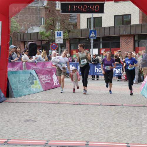 10.05.2026 - 8. Wedeler Halbmarathon Yannick Fuchs http://msf.ph/oto/9728457 10.05.2026 11:42:38 Ziel 458, 581, 589, 2035 meine-sportfotos.de