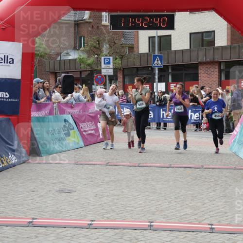 10.05.2026 - 8. Wedeler Halbmarathon Yannick Fuchs http://msf.ph/oto/9728461 10.05.2026 11:42:38 Ziel 458, 581, 589, 2035 meine-sportfotos.de