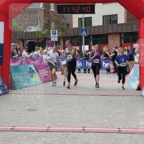 10.05.2026 - 8. Wedeler Halbmarathon Yannick Fuchs http://msf.ph/oto/9728472 10.05.2026 11:42:39 Ziel 458, 581, 589, 2035 meine-sportfotos.de