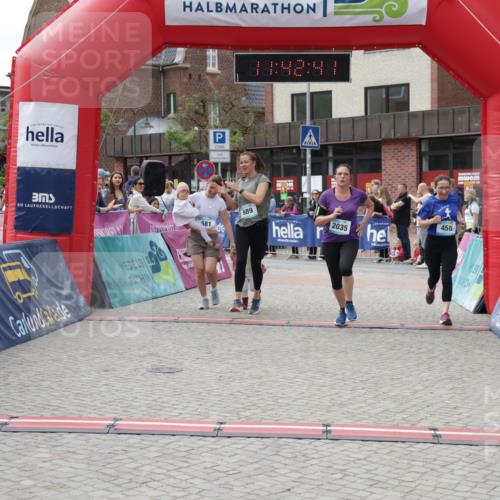 10.05.2026 - 8. Wedeler Halbmarathon Yannick Fuchs http://msf.ph/oto/9728491 10.05.2026 11:42:39 Ziel 458, 581, 589, 2035 meine-sportfotos.de
