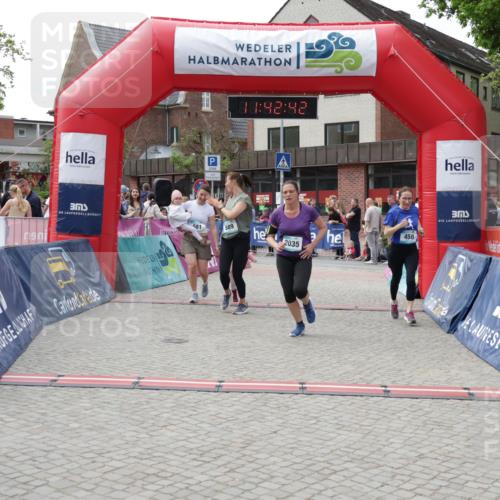 10.05.2026 - 8. Wedeler Halbmarathon Yannick Fuchs http://msf.ph/oto/9728512 10.05.2026 11:42:40 Ziel 106, 458, 581, 589, 2035 meine-sportfotos.de