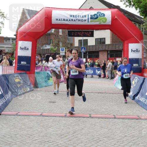 10.05.2026 - 8. Wedeler Halbmarathon Yannick Fuchs http://msf.ph/oto/9728521 10.05.2026 11:42:41 Ziel 106, 458, 581, 589, 2035 meine-sportfotos.de