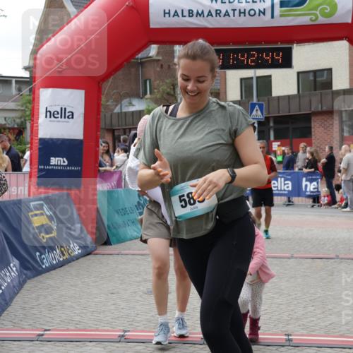 10.05.2026 - 8. Wedeler Halbmarathon Yannick Fuchs http://msf.ph/oto/9728575 10.05.2026 11:42:43 Ziel 106, 458, 581, 589, 2035 meine-sportfotos.de
