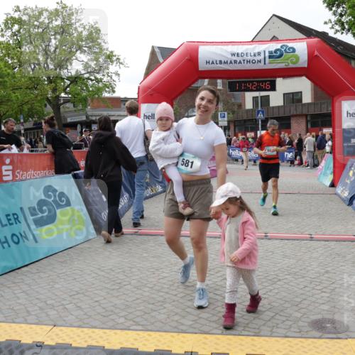 10.05.2026 - 8. Wedeler Halbmarathon Yannick Fuchs http://msf.ph/oto/9728619 10.05.2026 11:42:44 Ziel 106, 458, 581, 589, 2035 meine-sportfotos.de