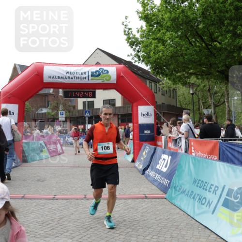 10.05.2026 - 8. Wedeler Halbmarathon Yannick Fuchs http://msf.ph/oto/9728653 10.05.2026 11:42:46 Ziel 106, 458, 581, 2059 meine-sportfotos.de