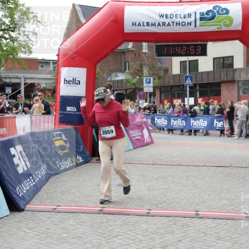 10.05.2026 - 8. Wedeler Halbmarathon Yannick Fuchs http://msf.ph/oto/9728730 10.05.2026 11:42:51 Ziel 2059 meine-sportfotos.de