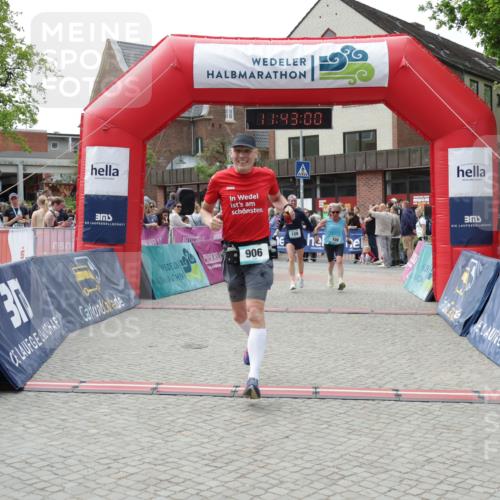 10.05.2026 - 8. Wedeler Halbmarathon Yannick Fuchs http://msf.ph/oto/9728824 10.05.2026 11:42:58 Ziel 109, 128, 906 meine-sportfotos.de