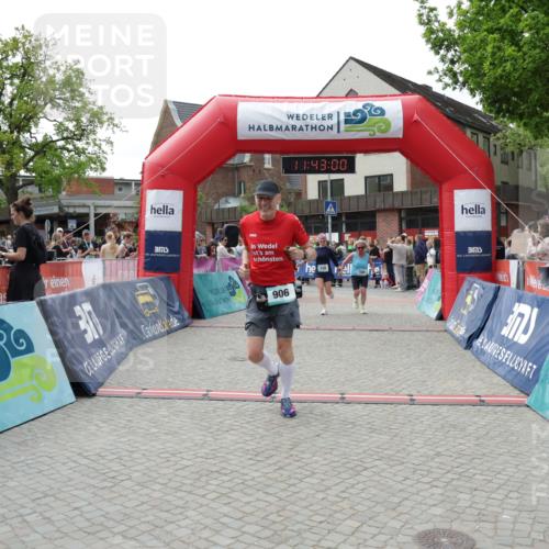 10.05.2026 - 8. Wedeler Halbmarathon Yannick Fuchs http://msf.ph/oto/9728829 10.05.2026 11:42:58 Ziel 109, 128, 906 meine-sportfotos.de