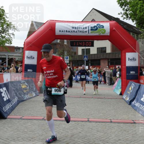 10.05.2026 - 8. Wedeler Halbmarathon Yannick Fuchs http://msf.ph/oto/9728839 10.05.2026 11:42:58 Ziel 109, 128, 906 meine-sportfotos.de