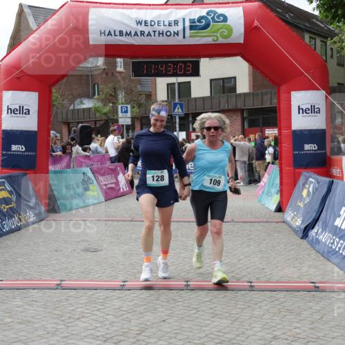 10.05.2026 - 8. Wedeler Halbmarathon Yannick Fuchs http://msf.ph/oto/9728879 10.05.2026 11:43:01 Ziel 109, 128, 649, 650, 849, 906, 973 meine-sportfotos.de
