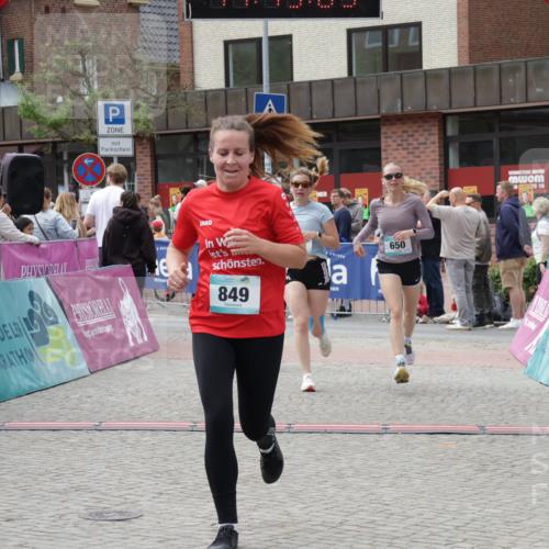 10.05.2026 - 8. Wedeler Halbmarathon Yannick Fuchs http://msf.ph/oto/9728931 10.05.2026 11:43:04 Ziel 109, 128, 649, 650, 849, 973, 2073, 2158 meine-sportfotos.de