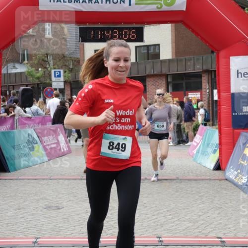 10.05.2026 - 8. Wedeler Halbmarathon Yannick Fuchs http://msf.ph/oto/9728959 10.05.2026 11:43:05 Ziel 109, 128, 649, 650, 849, 973, 2073, 2158 meine-sportfotos.de