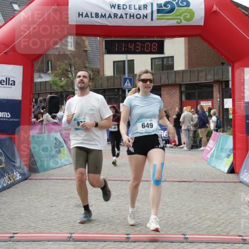 10.05.2026 - 8. Wedeler Halbmarathon Yannick Fuchs http://msf.ph/oto/9728991 10.05.2026 11:43:06 Ziel 649, 650, 849, 973, 2073, 2158 meine-sportfotos.de