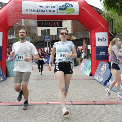 10.05.2026 - 8. Wedeler Halbmarathon Yannick Fuchs http://msf.ph/oto/9729005 10.05.2026 11:43:07 Ziel 331, 649, 650, 849, 973, 2073, 2158 meine-sportfotos.de