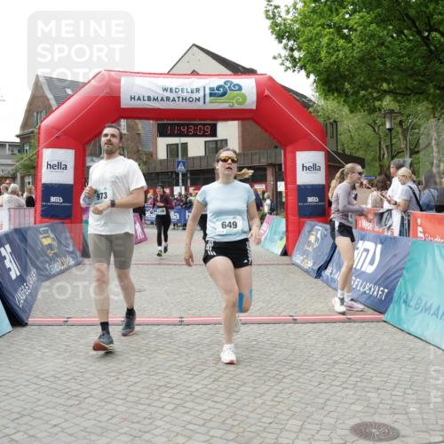 10.05.2026 - 8. Wedeler Halbmarathon Yannick Fuchs http://msf.ph/oto/9729011 10.05.2026 11:43:07 Ziel 331, 649, 650, 849, 973, 2073, 2158 meine-sportfotos.de