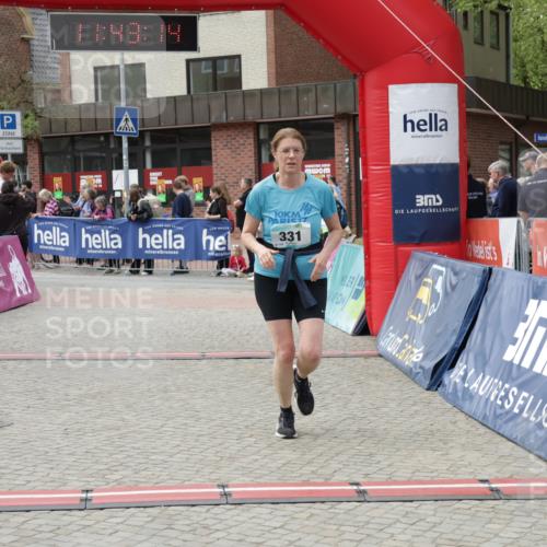 10.05.2026 - 8. Wedeler Halbmarathon Yannick Fuchs http://msf.ph/oto/9729127 10.05.2026 11:43:12 Ziel 331, 2073, 2158 meine-sportfotos.de