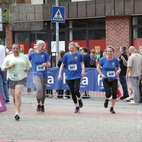 10.05.2026 - 8. Wedeler Halbmarathon Yannick Fuchs http://msf.ph/oto/9729178 10.05.2026 11:43:20 Ziel 85, 646, 647, 648 meine-sportfotos.de