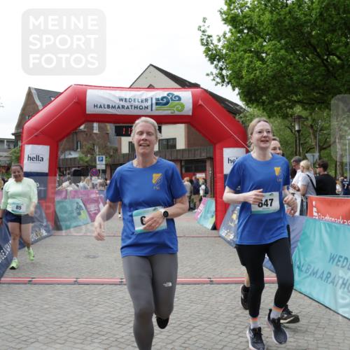 10.05.2026 - 8. Wedeler Halbmarathon Yannick Fuchs http://msf.ph/oto/9729326 10.05.2026 11:43:26 Ziel 85, 422, 646, 647, 648 meine-sportfotos.de