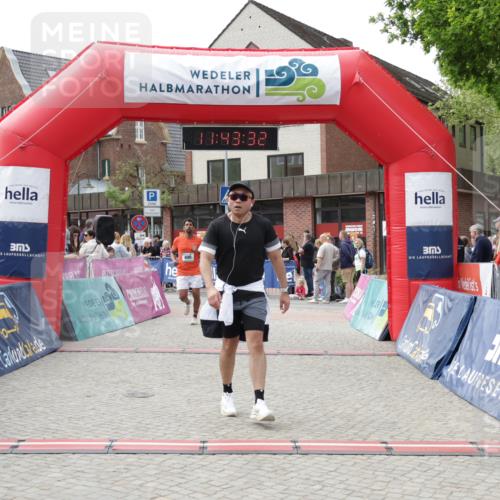10.05.2026 - 8. Wedeler Halbmarathon Yannick Fuchs http://msf.ph/oto/9729368 10.05.2026 11:43:30 Ziel 400, 422 meine-sportfotos.de