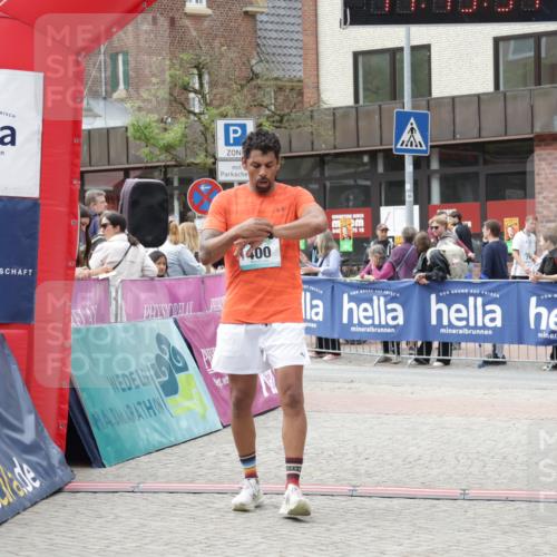 10.05.2026 - 8. Wedeler Halbmarathon Yannick Fuchs http://msf.ph/oto/9729389 10.05.2026 11:43:32 Ziel 400, 422 meine-sportfotos.de