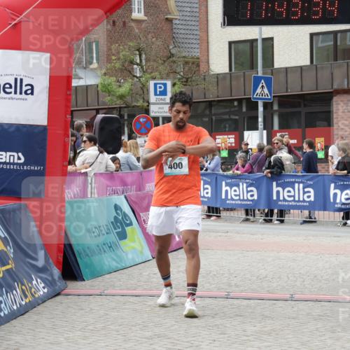 10.05.2026 - 8. Wedeler Halbmarathon Yannick Fuchs http://msf.ph/oto/9729394 10.05.2026 11:43:32 Ziel 400, 422 meine-sportfotos.de