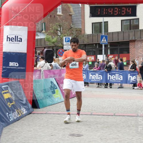10.05.2026 - 8. Wedeler Halbmarathon Yannick Fuchs http://msf.ph/oto/9729404 10.05.2026 11:43:33 Ziel 400, 422 meine-sportfotos.de