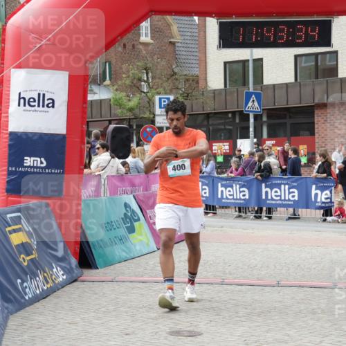 10.05.2026 - 8. Wedeler Halbmarathon Yannick Fuchs http://msf.ph/oto/9729410 10.05.2026 11:43:33 Ziel 400, 422 meine-sportfotos.de