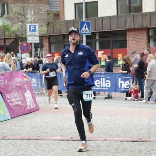 10.05.2026 - 8. Wedeler Halbmarathon Yannick Fuchs http://msf.ph/oto/9729460 10.05.2026 11:43:41 Ziel 771, 2149 meine-sportfotos.de