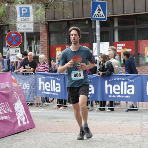10.05.2026 - 8. Wedeler Halbmarathon Yannick Fuchs http://msf.ph/oto/9729591 10.05.2026 11:43:48 Ziel 952, 2149 meine-sportfotos.de