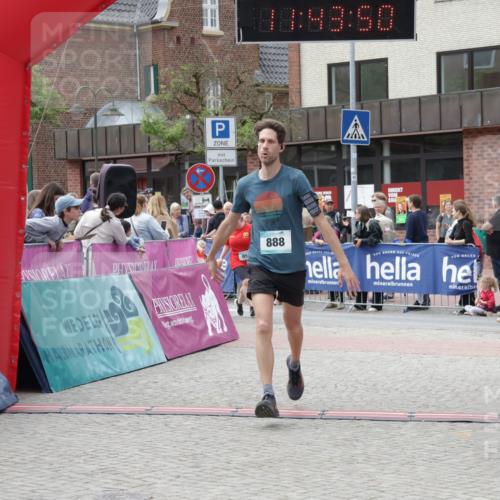 10.05.2026 - 8. Wedeler Halbmarathon Yannick Fuchs http://msf.ph/oto/9729614 10.05.2026 11:43:49 Ziel 952, 2149 meine-sportfotos.de