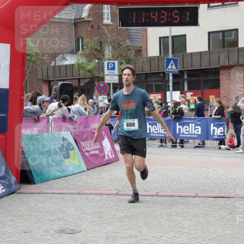 10.05.2026 - 8. Wedeler Halbmarathon Yannick Fuchs http://msf.ph/oto/9729619 10.05.2026 11:43:49 Ziel 952, 2149 meine-sportfotos.de