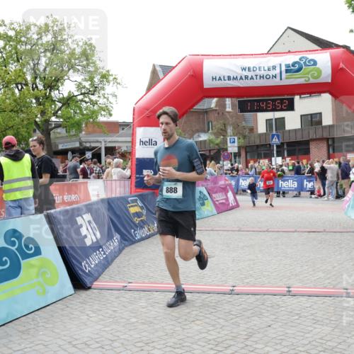 10.05.2026 - 8. Wedeler Halbmarathon Yannick Fuchs http://msf.ph/oto/9729664 10.05.2026 11:43:50 Ziel 952, 2149 meine-sportfotos.de
