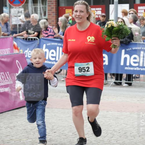 10.05.2026 - 8. Wedeler Halbmarathon Yannick Fuchs http://msf.ph/oto/9729700 10.05.2026 11:43:52 Ziel 952 meine-sportfotos.de
