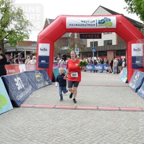 10.05.2026 - 8. Wedeler Halbmarathon Yannick Fuchs http://msf.ph/oto/9729752 10.05.2026 11:43:54 Ziel 952, 1007 meine-sportfotos.de