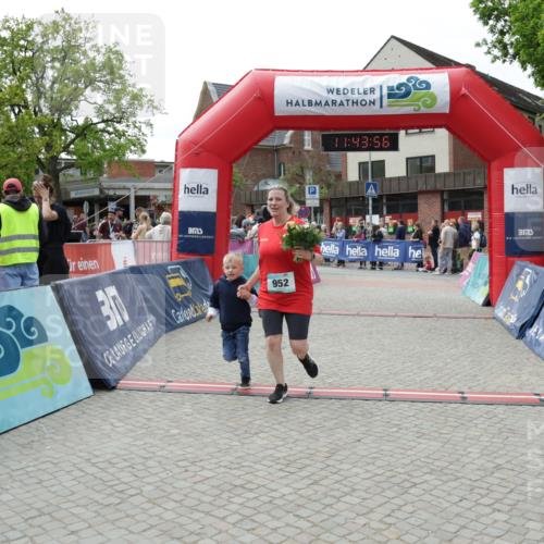 10.05.2026 - 8. Wedeler Halbmarathon Yannick Fuchs http://msf.ph/oto/9729763 10.05.2026 11:43:54 Ziel 952, 1007 meine-sportfotos.de
