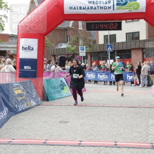 10.05.2026 - 8. Wedeler Halbmarathon Yannick Fuchs http://msf.ph/oto/9729869 10.05.2026 11:44:00 Ziel 921, 1007, 2022 meine-sportfotos.de
