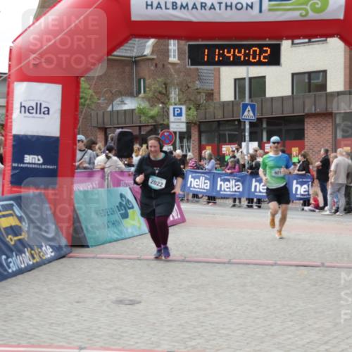 10.05.2026 - 8. Wedeler Halbmarathon Yannick Fuchs http://msf.ph/oto/9729875 10.05.2026 11:44:00 Ziel 921, 1007, 2022 meine-sportfotos.de