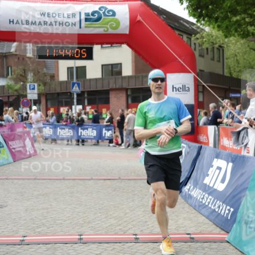 10.05.2026 - 8. Wedeler Halbmarathon Yannick Fuchs http://msf.ph/oto/9729927 10.05.2026 11:44:03 Ziel 921, 1007, 1016, 2022 meine-sportfotos.de