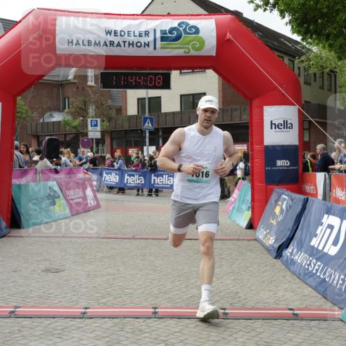10.05.2026 - 8. Wedeler Halbmarathon Yannick Fuchs http://msf.ph/oto/9729975 10.05.2026 11:44:06 Ziel 195, 921, 1016, 2022 meine-sportfotos.de