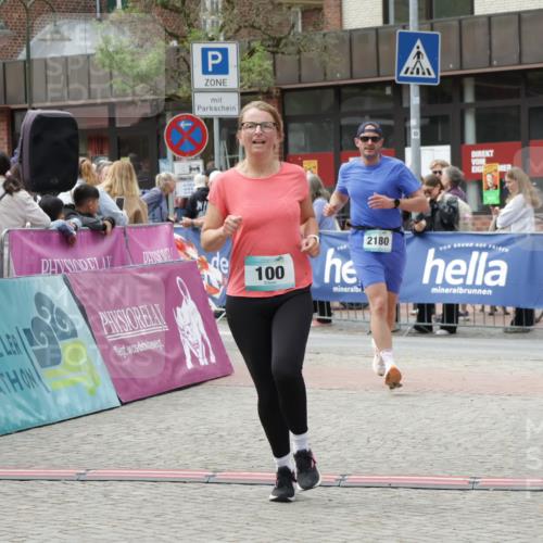 10.05.2026 - 8. Wedeler Halbmarathon Yannick Fuchs http://msf.ph/oto/9730092 10.05.2026 11:44:17 Ziel 100, 258, 2180 meine-sportfotos.de