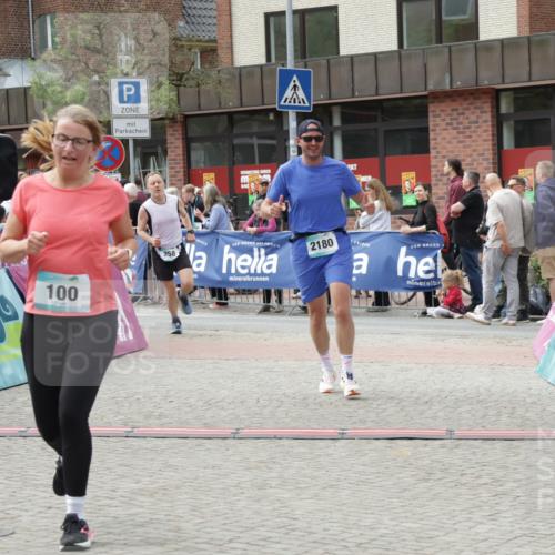 10.05.2026 - 8. Wedeler Halbmarathon Yannick Fuchs http://msf.ph/oto/9730115 10.05.2026 11:44:18 Ziel 100, 258, 2180 meine-sportfotos.de