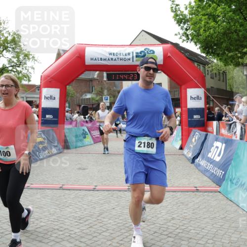 10.05.2026 - 8. Wedeler Halbmarathon Yannick Fuchs http://msf.ph/oto/9730175 10.05.2026 11:44:21 Ziel 100, 258, 2180, 2202 meine-sportfotos.de