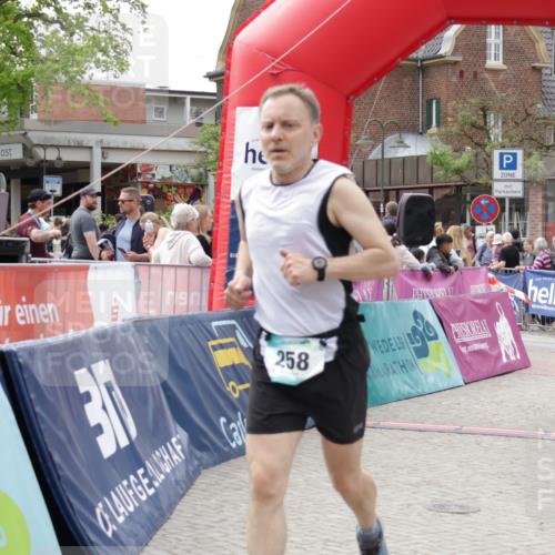 10.05.2026 - 8. Wedeler Halbmarathon Yannick Fuchs http://msf.ph/oto/9730219 10.05.2026 11:44:23 Ziel 100, 258, 2180, 2202 meine-sportfotos.de