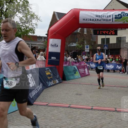 10.05.2026 - 8. Wedeler Halbmarathon Yannick Fuchs http://msf.ph/oto/9730231 10.05.2026 11:44:24 Ziel 100, 258, 2180, 2202 meine-sportfotos.de