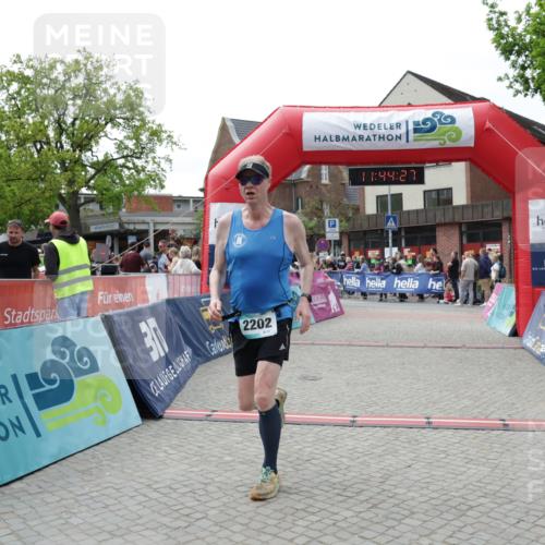 10.05.2026 - 8. Wedeler Halbmarathon Yannick Fuchs http://msf.ph/oto/9730258 10.05.2026 11:44:25 Ziel 258, 2180, 2202 meine-sportfotos.de