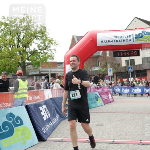 10.05.2026 - 8. Wedeler Halbmarathon Yannick Fuchs http://msf.ph/oto/9730436 10.05.2026 11:44:37 Ziel 221, 778, 907 meine-sportfotos.de