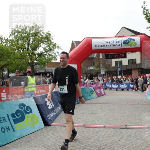 10.05.2026 - 8. Wedeler Halbmarathon Yannick Fuchs http://msf.ph/oto/9730445 10.05.2026 11:44:37 Ziel 221, 778, 907 meine-sportfotos.de