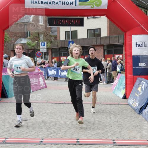 10.05.2026 - 8. Wedeler Halbmarathon Yannick Fuchs http://msf.ph/oto/9730512 10.05.2026 11:44:43 Ziel 778, 877 meine-sportfotos.de